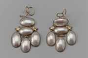 Pearl earrings.jpg